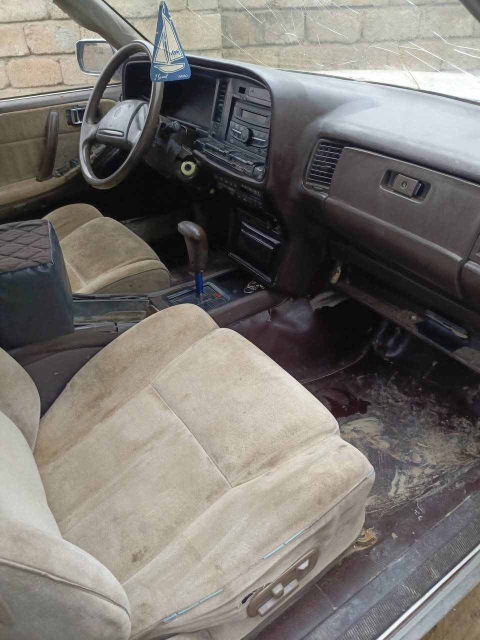 السلام عليكم هارتوب للبيع منفيس ضايع  محرك كير ونجي كهربيات كلها شغاله صدر زين تايرات  شغاله وجاهزه السعر 15 وبيها مجال شعندك امراوس التصال *********** مكاني الشرقاط
