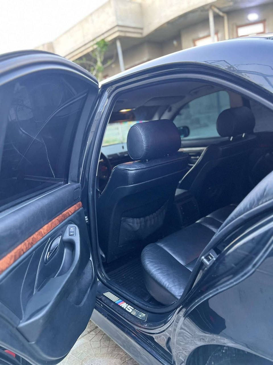 BMW SAQAR
فرۆشتن یان گۆڕینەوە
مۆدێل 2001
فول موسفاتی بێ سڵاید 
مەنەفێست اصڵی بەشەرت 
پاکانەی هەولێری لەگەڵە غرامەی بەشەرت 
گێڕ و مەکینە و کارەبایی بەشەرت 
2022 داغڵ بووە
525 دەبڵ دیجیتەڵ
78 و مجاڵ
*********** أربيل, العراق
