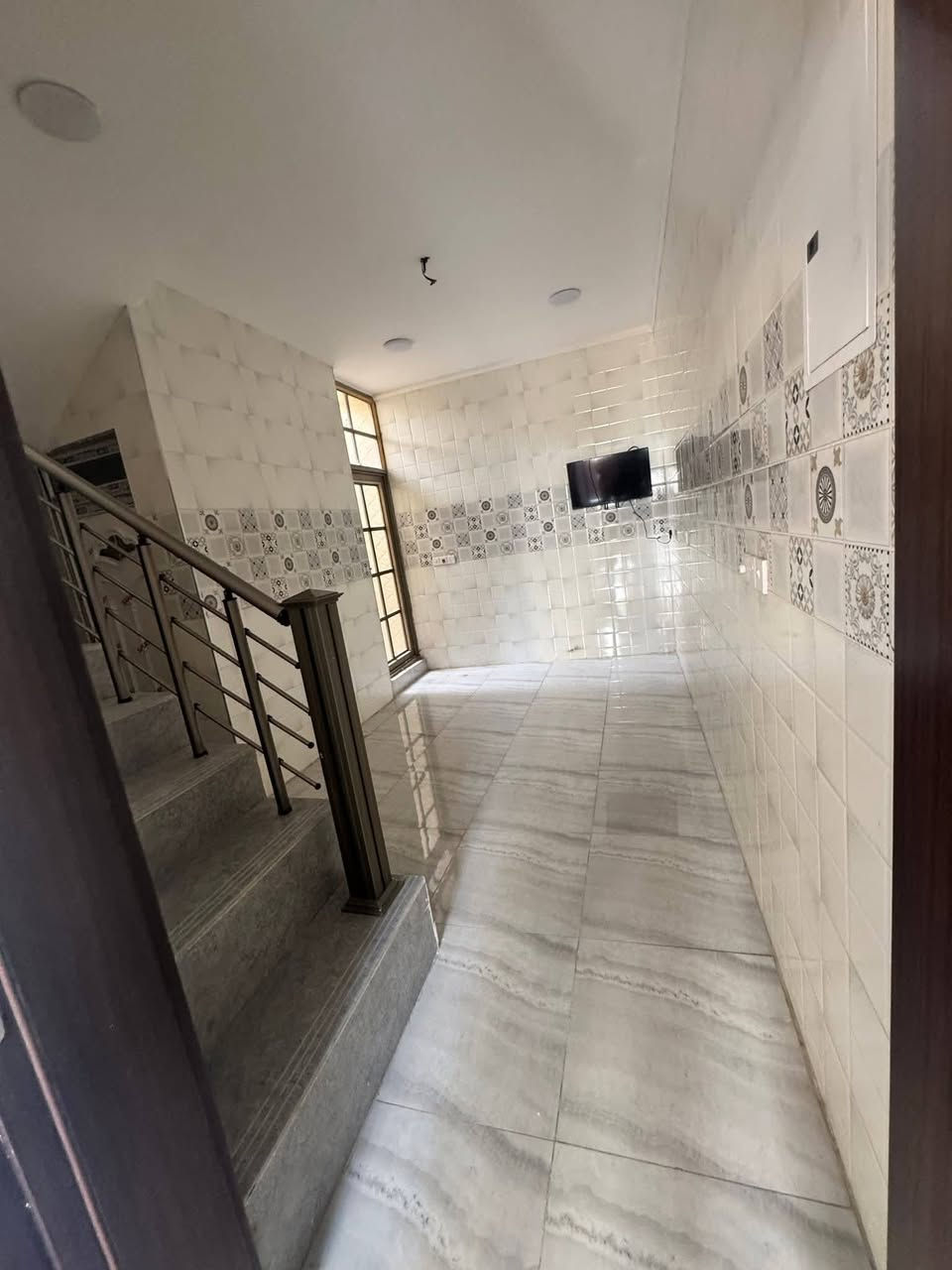 السلام عليكم دار للبيع المساحه 50 متر الدوره البعيثه مجمع السلطان الثالث ثامن فرع من الشارع العام شارع مفتوح صاله ومطبخ وغرفتن نوم وحمام ومنور الدار باسمي مباشر تنازل شركه القلعه  السعر 85 الاستفسار اكثر الاتصال على الارقاجججم التاليه ***********,,,,,,***********
