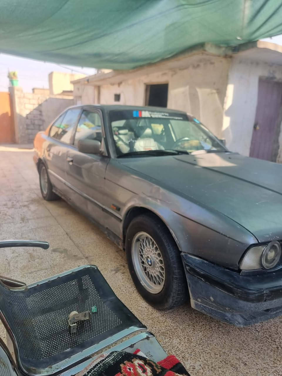 السلام عليكم 
سياره بي ام دبليو 525 كبس
موديل 1991 السياره بسمي سنويه لل\2030
مكينه وكير شرط 
للبيع او مراوس 
اتصل ***********
