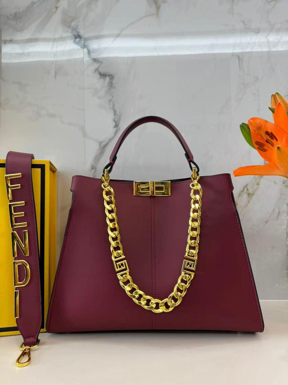 أناقة لا تُقاوم مع حقائب فندي ✨
تصميم فاخر يضيف لمسة فخامة لكل إطلالة.
احملي التميز في كل خطوة 
حجم 42 سم جلد ممتاز ماستر كوالتي مع اختام من الداخل والخارج بالاضافة الى اكسسوار ذهبي طلاء ثابت
للحجز الاستفسار مراسة الخاص
يوجد توصيل بغداد وكافة المحافظات


**إذا كنت صاحب هذا الإعلان وتريد حذفه لأي سبب، رجاءا أرسل رسالة إلى الدعم الفني**