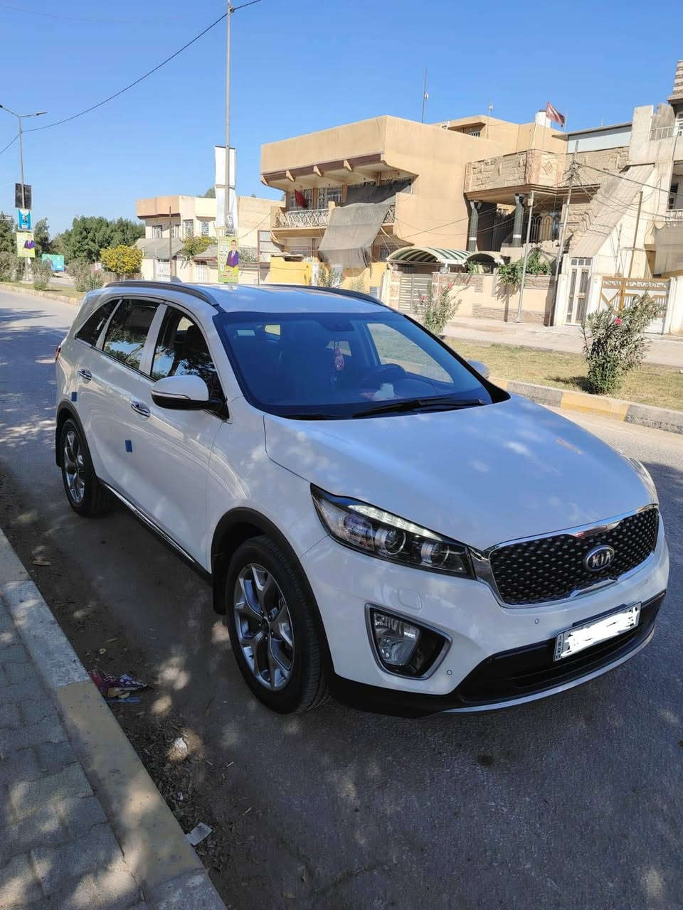 السلام عليكم
كيا سورنتو موديل ٢٠١٦ خليجية السيارة كفالة عامة رقم شمالي   ماشية 140 فقط جديدة معنى الكلمة استخدام شخصي 
* مواصفاتها :. 
محرك 4 سلندر دوش 2400 المرغوب (بدون دونز) 
حساسات أمامية وخلفية 
كامرة خلفية دوار 
زراك لايت 
لايت زنون بلادي 
اللايت الامامي والخلفي لد 
لد نهاري
كشافات ضباب 
مري شفط 
اشاير بالمري
يدات نيكل 
إنارة باليدات 
نظام الترحيب عند الاقتراب 
نظام ترحيب دخول 
منافذ شحن و يو اس بي 
كراسي جلد 
الكراسي الامامية كهرباء 
بصمات دخول وتشغيل 
شاشة لمس 
تحكمات استيرن كاملة
ثلاث وضعيات قيادة 
نزول منحدرات 
مانع الانزلاق 
سبعة راكب 
تبريد بيانو 3 قطع 
مناخين تبريد منفصل الراكب والسائق 
بردأت خلفية بلادي 
ويل كروم عدد ٥ 
تخم اطارات جديدة 
السيارة مدوشمة أرضية وكراسي فوق الجلد الاصلي 
وبعد بيها مواصفات أكثر السيارة جديدة جدآ وعلى ايد وحدة واستخدام قليل اسبيرها والجك والكتلوكات على وضع الشركة للاستفسار الاتصال على الرقم ***********
