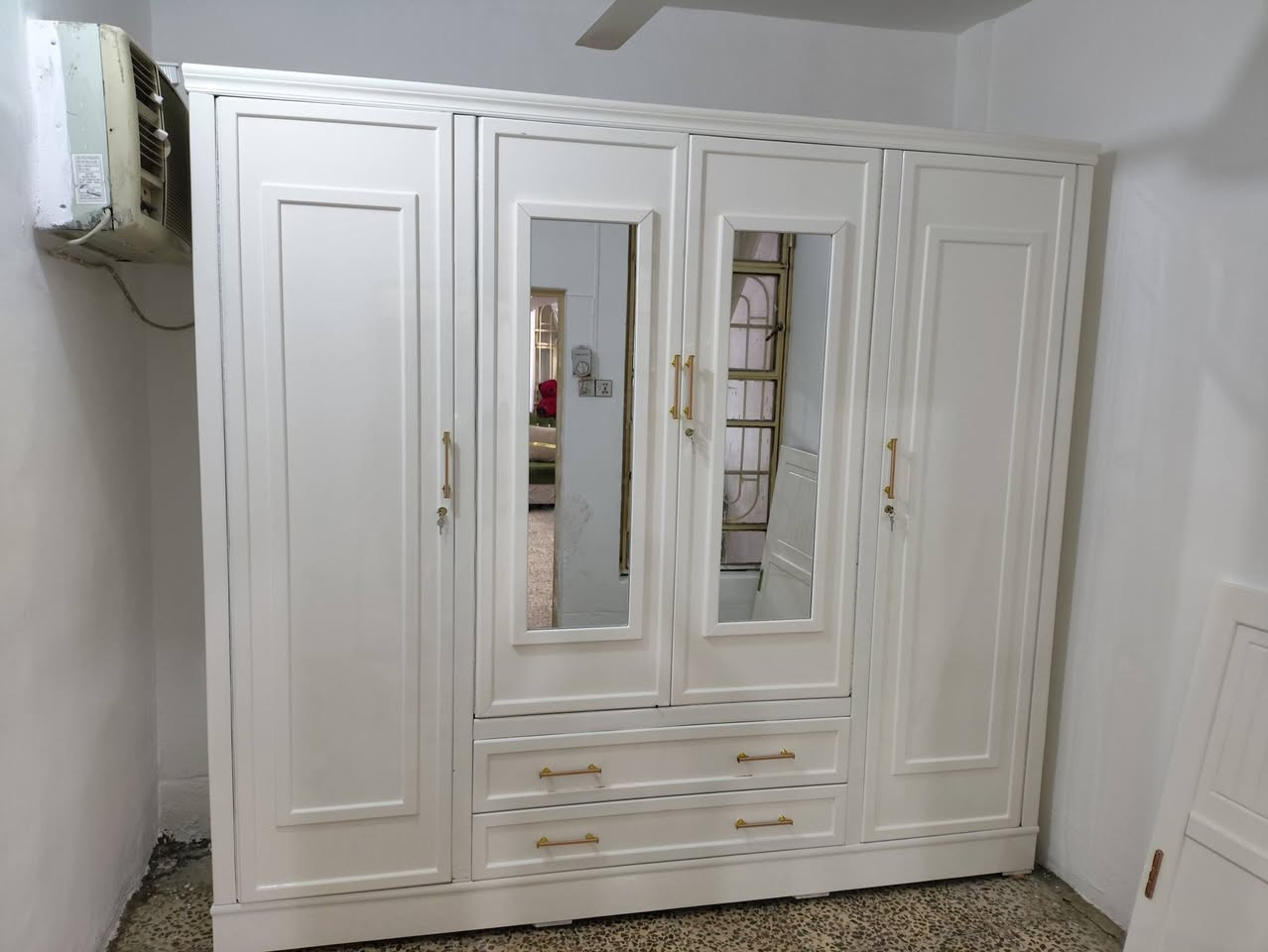 السلام عليكم تم تسليم طلب الزبون 
غرفه شبابيه 4 ابواب نجاره عراقيه 
الموديل تركي 
الصبغ حراري مال سيارات 
نشتغل حسب الطلب كل الموديلات التركيه 
نجاره علي كاضم 
بابل الحمزه الغربي واتساب ***********
