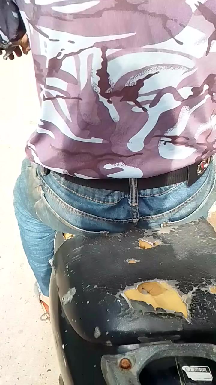 دراجه عصفوريه فحل شغاله هندر واحد سلف شغال بس باتري موزين شلعه سرعه للبيع 175 وبيها مجال قليل عنواني بغداد حي تونس رقمي للتواصل ***********
