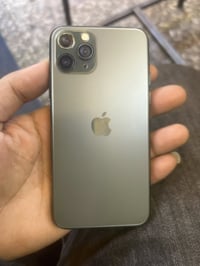 آيفون ١١ برو • ٢٥٦ • بطاريه ١٠٠