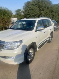 لاندكروز موديل ٢٠١٠ رقم بغداد الجديد  السيارة مقفوله من ضبغ من تبديل ب...