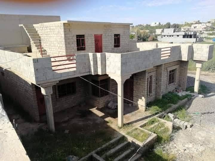السلام عليكم الدار للبيع
طابقين اربع قرف مطبخ حاربارد مجمع صحيات  مساحه تسعميه زراعي العنوان الجميله قريب عل شارع السايدين السعر 40
***********
