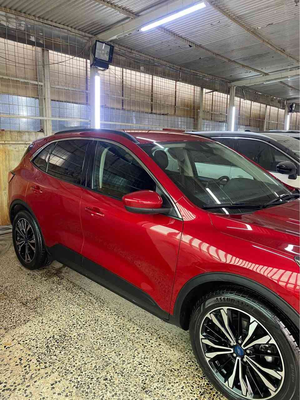 فورت يسكيپ مؤديل 2022سه ياره يه كى زؤر جوانو نويه هه موو شتى نوى كرايته وه هه تا 2030سه ياره كه مواسه فاتى به س سلايت نييه باقى فووله  55هه زار رويشتيه سه ياره كه دوو ده ركه ى سبوخه يه ك پى دى ئارى بچوكى هه يه يرباك به س شانى سيسته مه يه ك قوپى بچوكى له ناو ده ركه ى كرديه داواى 130وه ره قه ى ده كه م 
*********** أربيل, العراق
