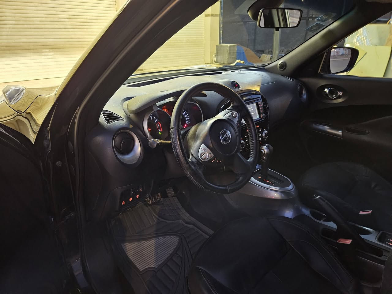 السلام عليكم اخوتي الاعزاء..
من رخصة الادمنين...
سيارة نيسان جوك ٢٠١٨ خليجي فول مواصفات مكفولة كفالة عامة عدا دعامية امامية صبغ..
مواصفات السيارة..
بصمة تشغيل عن بعد...
كراسي جلد ..
تدفئة تبريد كشنات ...
بانورامة ...
اربع كامارت محيطية ...
زراك لايت ...
حساس امامي خلفي ...
رادارات ...
ثلاث انظمة قيادة ...

وبعد هوايه مواصفات ماشية ٩٠ الف كيلو بغداد بأسمي سعرة ١٢٥ ورقة مع المجال الاتصال *********** تحياتي .
