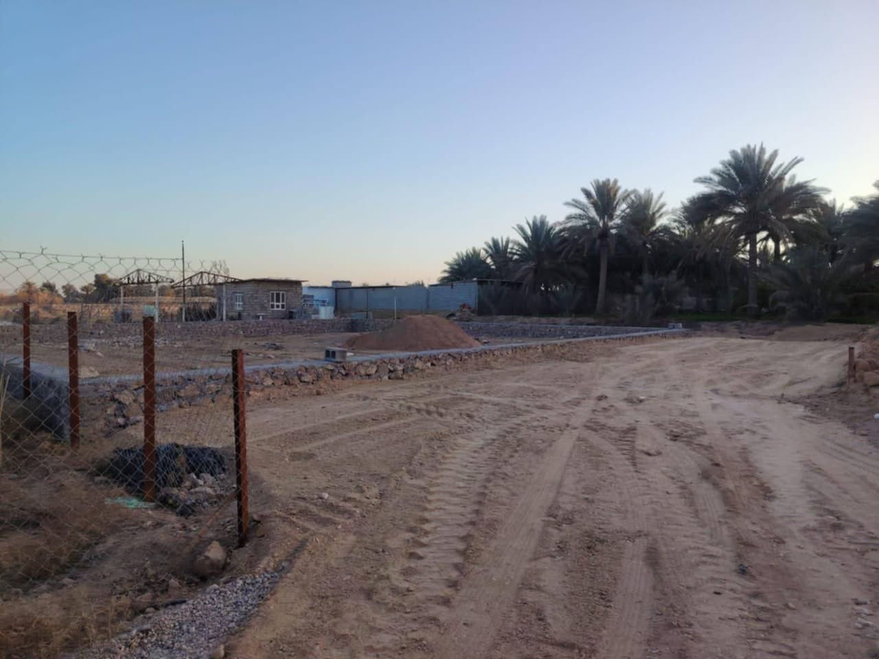 قطعة ارض للبيع المساحة ٥٠٠م طابو زراعي منطقة اقنان القطعة مجعبة حجر شغل درجه اولى شارع ٦ م ونص قرب مضيف شوكت كلاني للاستفسار الاتصال على الرقم ***********
