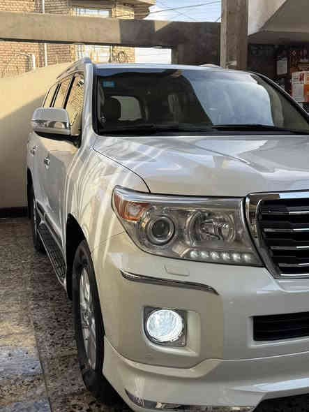 السلام عليكم
لاند كروز موديل ٢٠١٢
سيارة ماشية 190,000 
مابيها ضرر لا صبغ ولا بارد كفالة 
سيارة نظيفة جداً
سعر 36,500$
او مراوس بموديل ٢٠٢٢ وفوك ونتفق على السعر
تواصل: ***********
سيارة تحويل مباشر.
