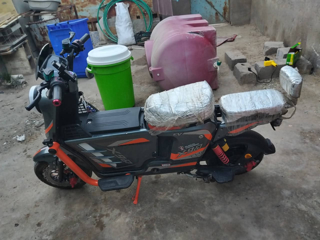 دراجه شحن جديده قبل 3اشهر اشتريته موديل 2025نوع x900مكان خمسة ميل  البصره سعر 500وبي مجال  رقمي واتساب ***********
