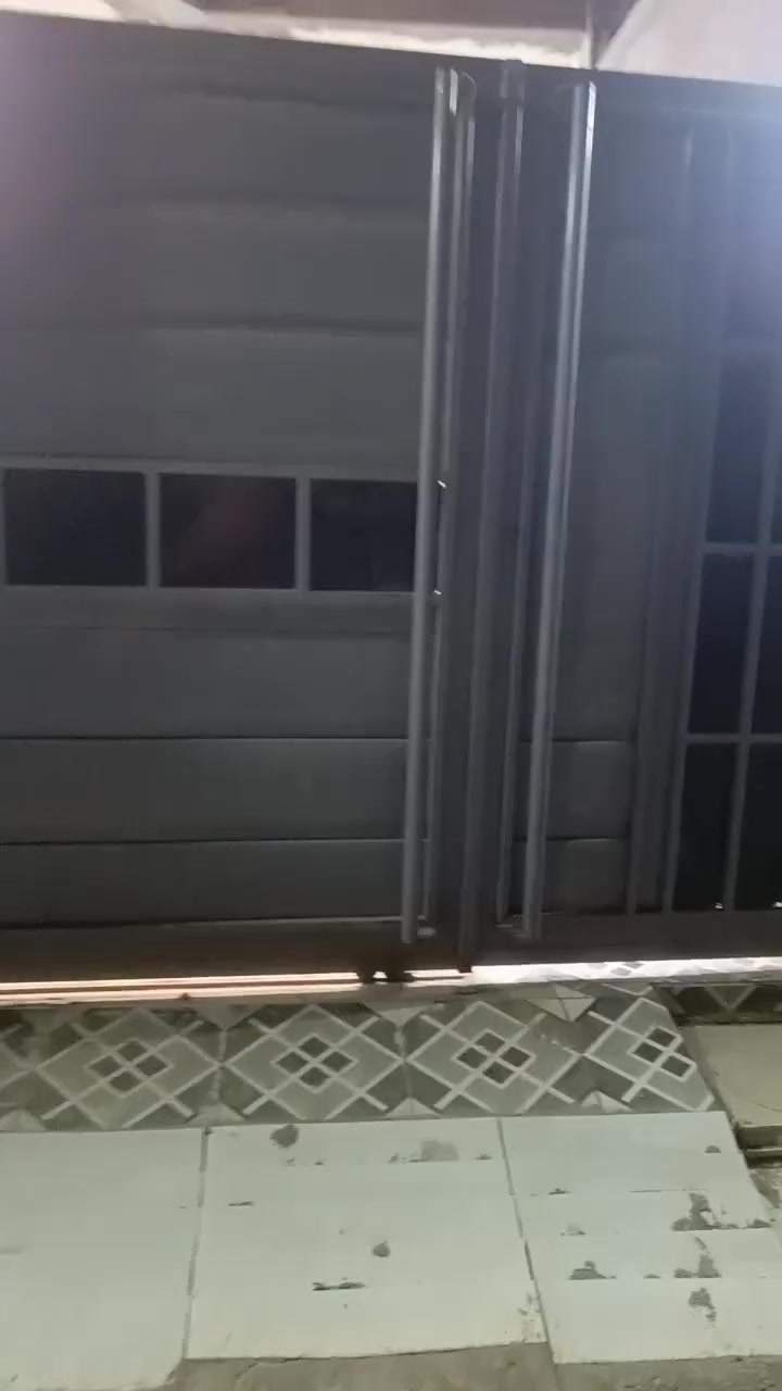 السلام عليكم، بيت للبيع مساحة ٢٠٠ متر (زراعي)، الموقع جداً مميز وهادئ:
📍 العنوان: السديناوية - قبل الدلة، يبعد عن الشارع الرئيسي مساحة ٣٠٠ متر فقط.
🎬 تفاصيل البيت والتقسيمات والقياسات بالكامل موثقة وموجودة داخل الفيديو.
💰 السعر المطلوب: ١٣٠ مليون دينار وبيه مجال للشراي.
📞 للاستفسار والتواصل: ***********
