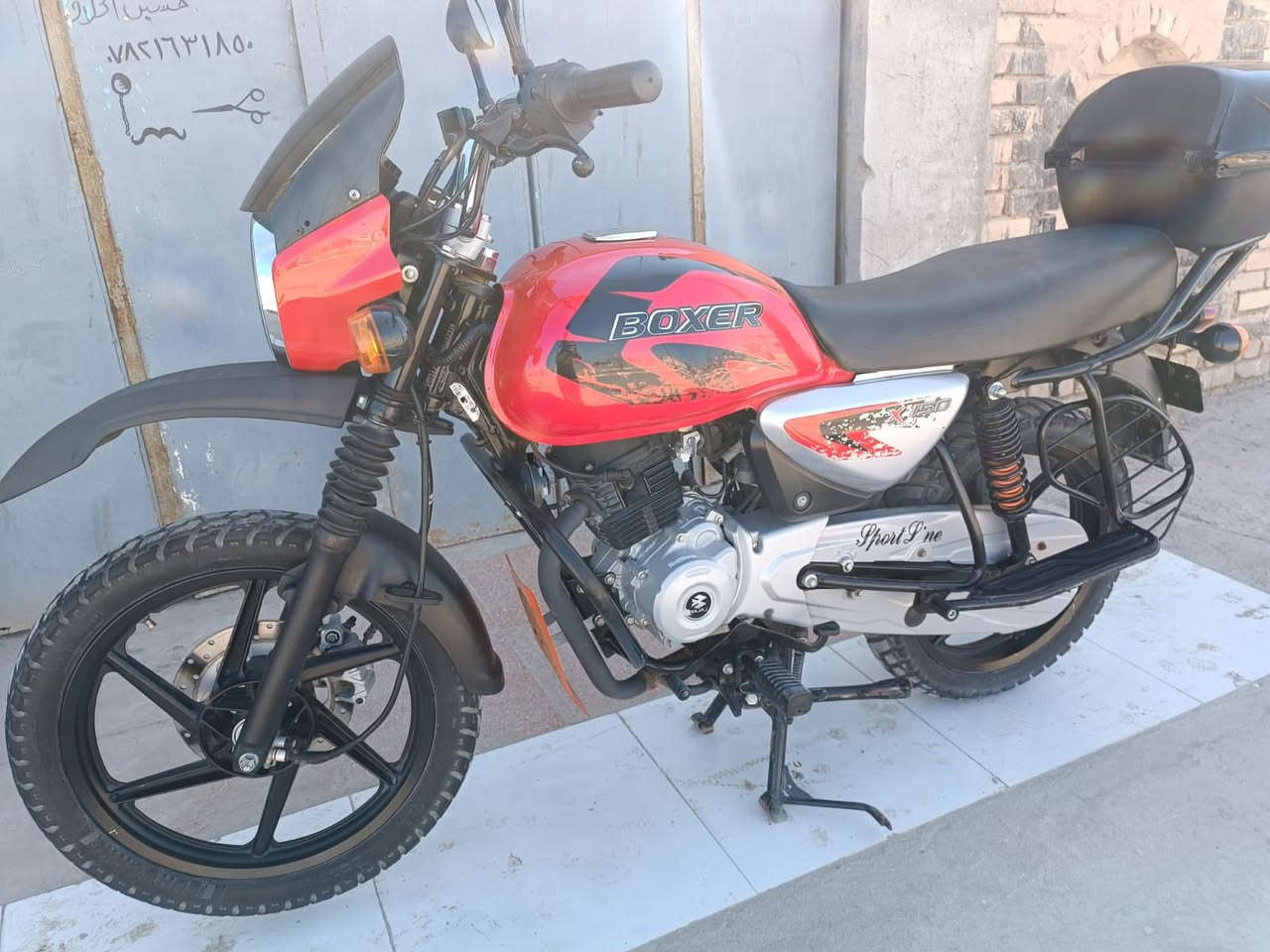 السلام عليكم دراجه بوكسر نضيفه مكفوله كفاله عامه برغي مامفتوح بيهه موديل 2021 استعمال شخصي اوراق كامله العنوان ميسان الشراي يتصل ع رقم ***********
