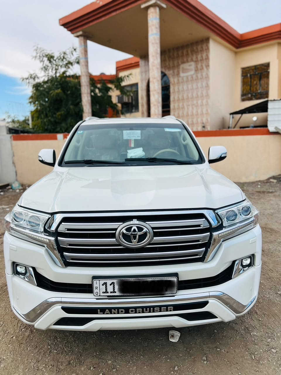 السلام عليكم للبيع لاندكروز موديل 2018 بريم اصلي رقم بغداد  بسمي تحويل ثاني يوم  مكفول كفاله عامه من صبغ وتبديل وفتح 
فول مواصفات
بصمه تشغيل
بصمه ابواب
فتحه سلايت
كشنات جلد
كشنات كهرباء ثنين ثلاث حركات 
زراكات
مري شفط
مري قلاب
تحكمات ستيرن كامله
مثبت سرعه
شاشه ايباد 
ديفيدي بل قمارة 
سبعه راكب
ثلاث قطع تبريد
8ايرباك 
محرك v6 
حساس امامي
حساس خلفي
وباقي مواصفات بريم  معروفة 
ماشيه 90الف حقيقي 
السعر (490)
اللا ستفسار اتصل على الرقم ***********
مكان السيارة بابل حله
