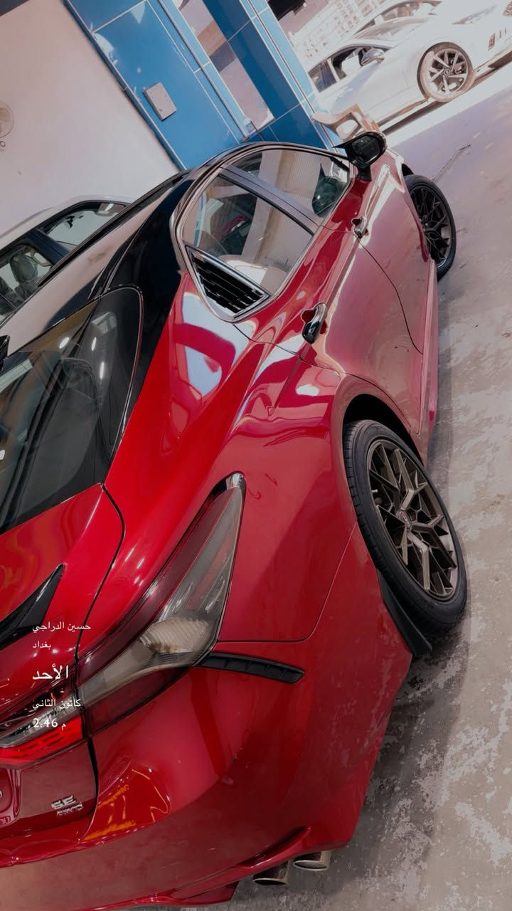 السلام عليكم 
الحلوه للبيع ارخص كامري بهالجمال والمواصفات بالعراق 
السياره مصروف عليها وجديده 
كامري 2022 se blues 
السعر184  ورقه وبيها مجال 
المواصفات 
فتحه 
جلد
بصمه
كشنات كهرباء 
كشنات تدفئه 
تحكم ستيرن جهتين 
شفتات 
سايد بريك بصمه 
شاشه جبيره
رادارات محيطيه 
نضام خروج مسار 
كامره خلفيه 
اوتو هولد 
سياره جديده وناصبه 
عليها ويل ب8 ورقات اصلي 
العنوان زيونه خدمي ملعب الشعب 
الهاتف *********** 
وارد أمريكي حادث امريكا جاملغ امامي فقط بالعراق صار بيها شخط بابين وانصبغن
