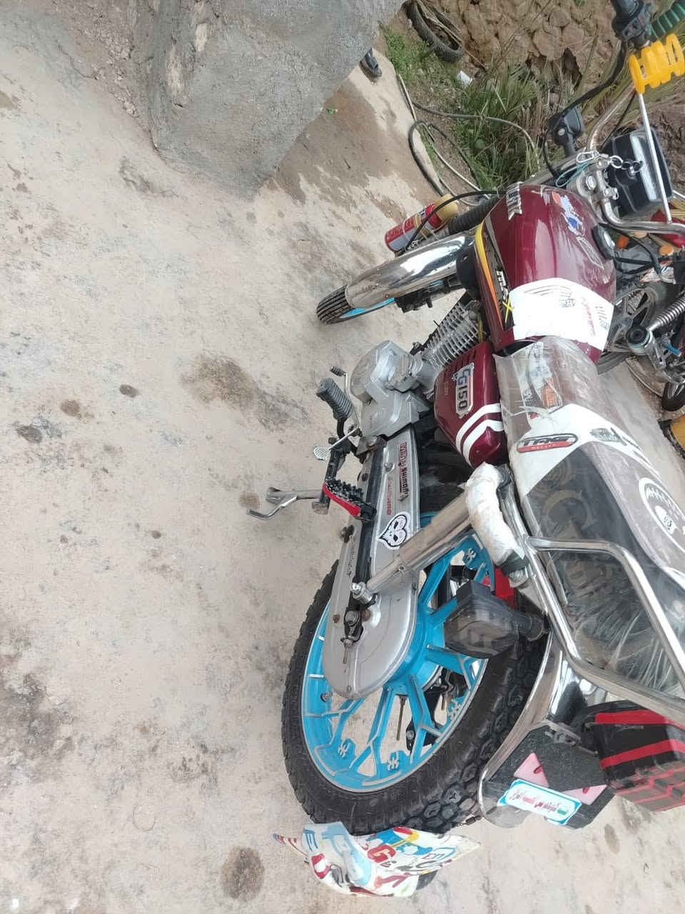 مكلف بنشر
للبيع ايراني موديل 21 محدث24 ماطور نضيف نشاط شلعه ومعدل محرك ما ممدود علي سبانه كهربائيات كلها شغالها التواصل على رقم ***********
