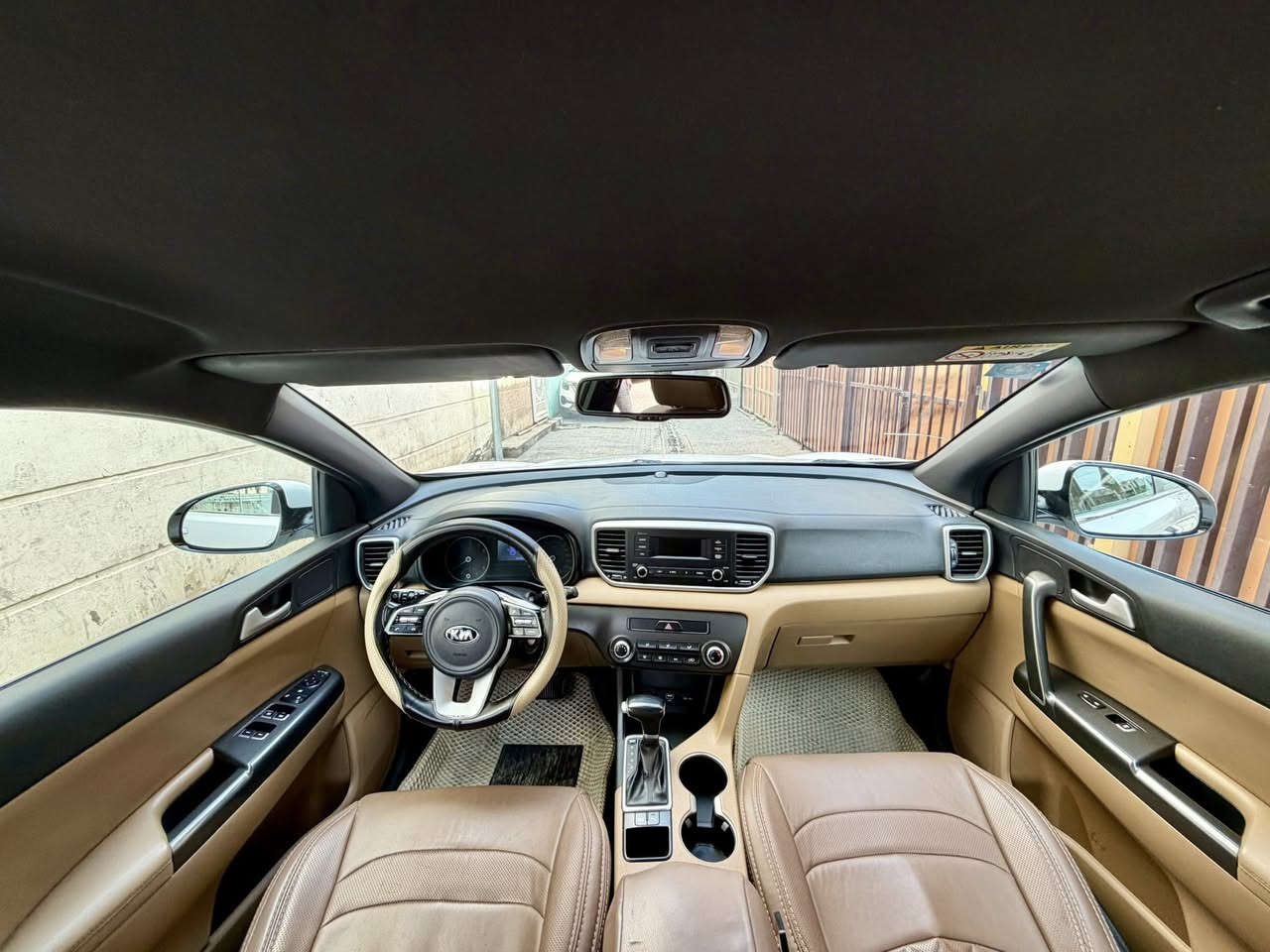 السلام عليكم كيا سبورتج
موديل 2019
 مكفوله كفاله عامه 
رقم بغداد الجديد 
 ماشيه 89 الف 
المواصفات
كامره دواره
تحكم ستيرن فول 
مثبت سرعه
حساس امامي
حساس خلفي
اشاير مري 
مري شفط
3 انظمه قياده 
السعر 194 وبيها مجال بسيط 
بغداد حي القاهره قرب جامع النداء
الرقم ***********
