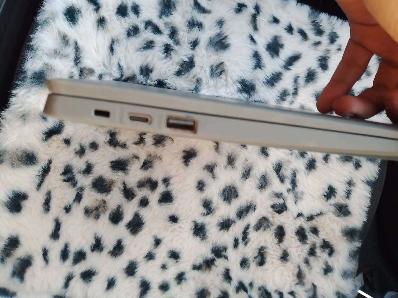 السلام وعليكم 
لابتوب HP للبيع 
لابتوب جديد بدون ملحقات وبدون شاحنه مالته سعرها ١٠ الف بسوك

لابتوب عارضه ب٥٠ الف قفل سعر 
***********
