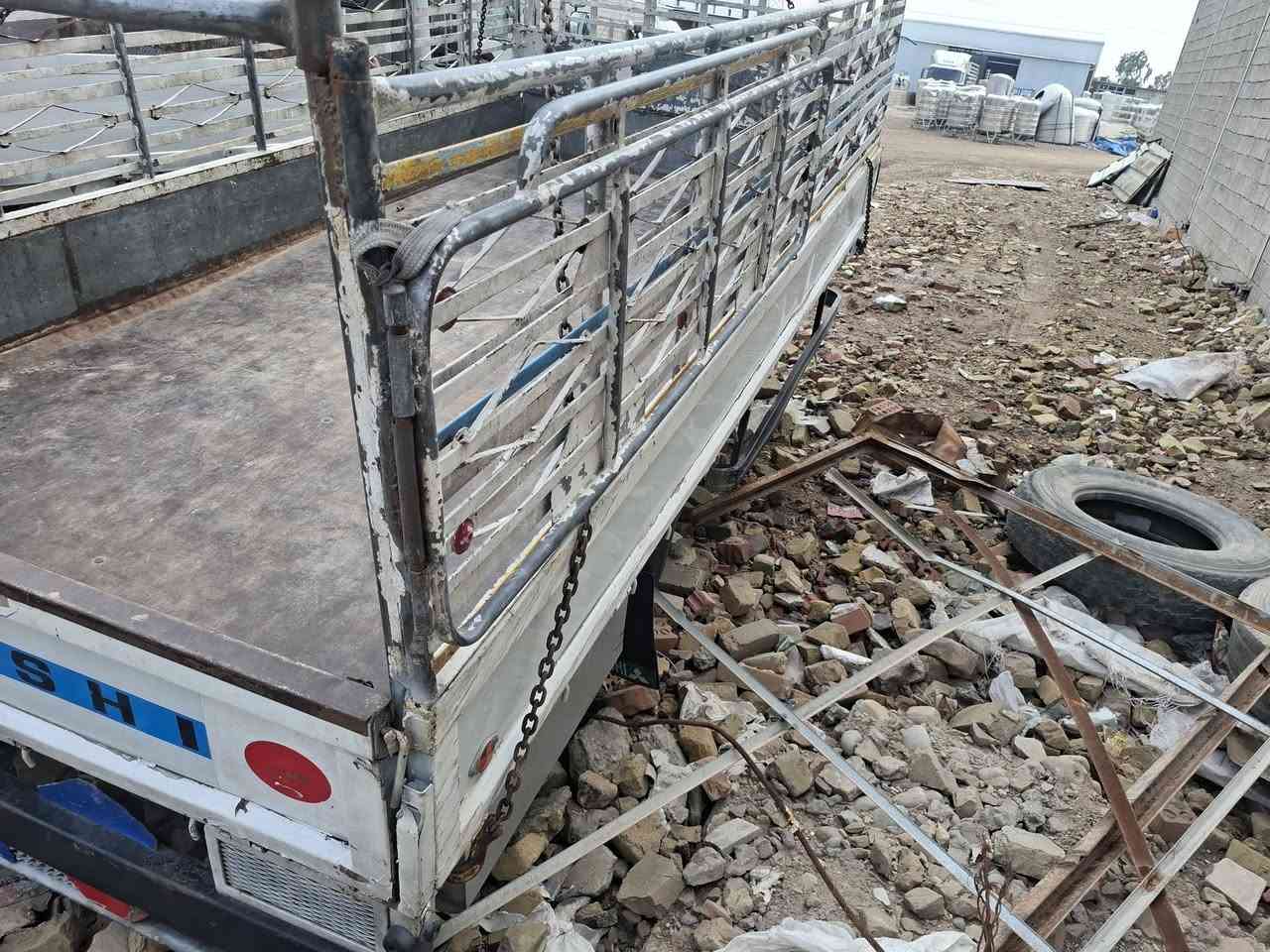 السلام عليكم بيدي للبيع
***********
