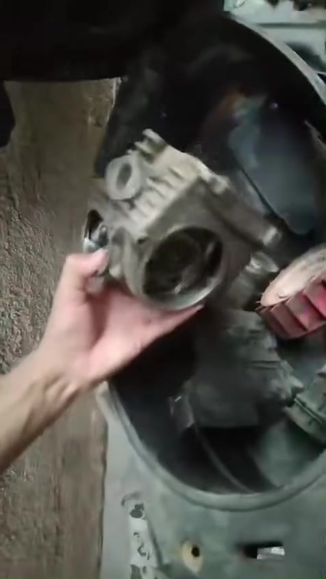 السلام عليكم عندي هذني الغراض مال سكنس نثيه وعندي مكينه فارغه مال ثعلب نوزل و ومكينه مال سكنس نثيه  مثل ما موضح بلفديو وشاصي معه الضفيره والعقل الغراض بلفديو شلع ب١٥٠الف ***********فقط واتس مكاني بغداد حي الجامعه
