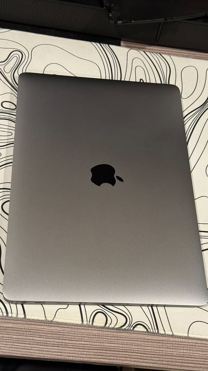 Macbook m1 air ماك بوك
الجهاز نظيف مواصفات رام ٨ شاشه ١٣ تخزين ٢٥٦ 
بطاريه ٩٠ سايكلات ١٧٥ 
الحهاز نظيف ولا شخط بي 
يجي ويا كفر ولزكه شاشه وشاحنه الاصليه وكيبل 
ماعدا الكارتونه 
السعر ٧٠٠ الف 
واتساب ***********
