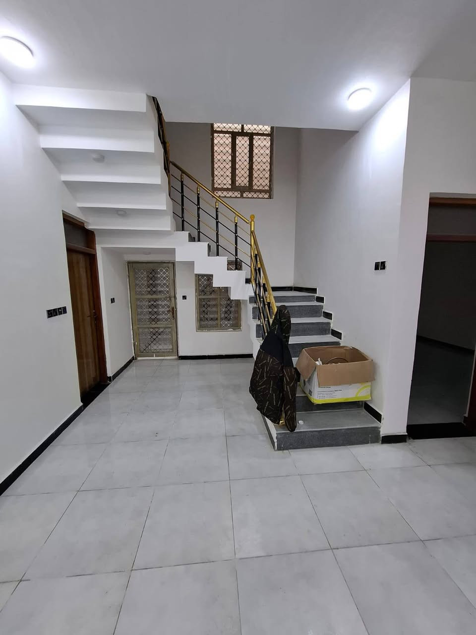 🏠دار سكن للبيع #مميز ثاني بيت عن الشارع جاهز غير مسكون
___
⭕العنوان : حي الزيتون 

-------------------------------------
✨كونكريت مسلح

♦️المساحة : 125م²
--------------------------------
✨ تفاصيل البيت ✨
____
⭕الطابق الأول : غرفه عدد ثنين استقبال وصاله ومطبخ ومجعين وصحيات ومناور وطارمه 

---+-+++

للاستفسار 
____
عنواننا ✍🏻
🔹شارع ستين مقابل صيدليه كبسولة

للاتصال ☎️
____
***********
