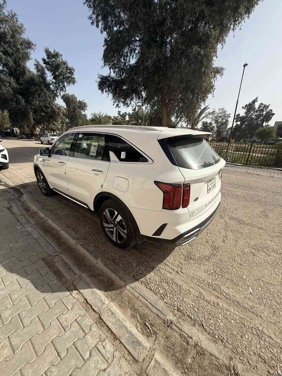 سورنتو 21 للبيع
سيارة جديدة بيهة ملاحظتين 
1/ نص جاملغ خلفي ايمن 
2/ نص جنطة 
صبغ فقط 
والباقي جديد 

مواصفاتها 
كير ماوس 
كراسي جلد كهرباء 
مثبت سرعة 
شفتات كير
تخم تاير جديد 
نمرة أربيل 
للاستفسار: 
***********
