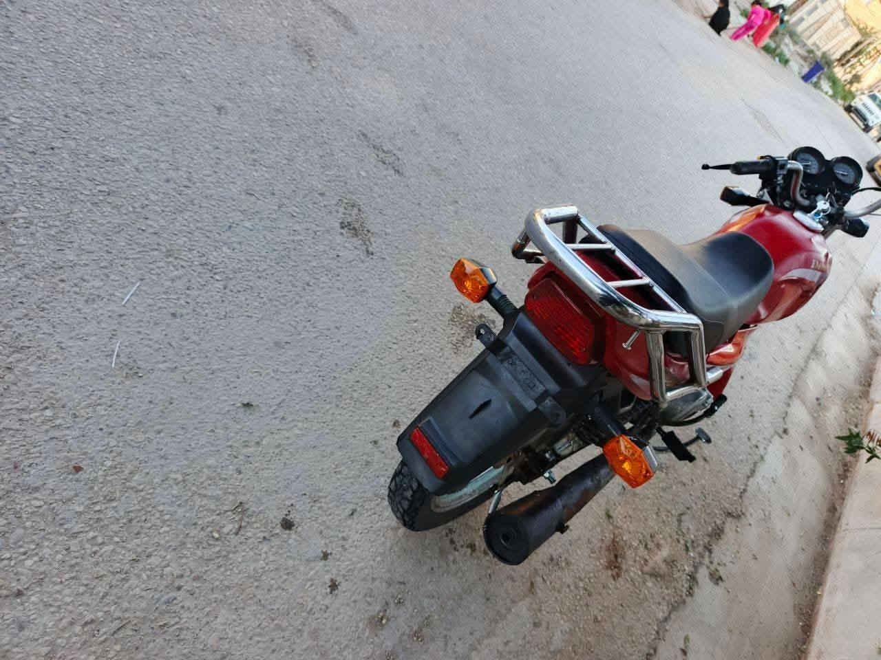 سلام عليكم  
دراجه دايون عضم 
موديل2018
كهربايات كلهه شغاله 
دراجه ما بيهه اي نقص كبل شغل واطلع أوراق اصولي بسمي 
امراوس بدايون عضم امرقم وانطي فرق او شاصي دايون عضم امرقم موبايلي 0787 044 0030
