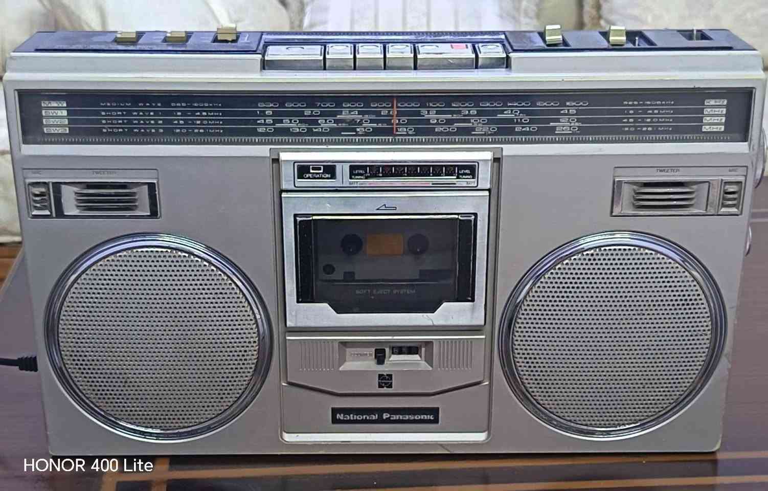 مسجل وراديو ناشيونال ياباني نضيف كلش بدون أف أم شغال وعلى الفحص نقص القبق الخلفي واكو دكمة تشكل موضح بالصور مااعرف مال شنو السعر ٦٥ وبي مجال المكان البياع للاستفسار خاص


**إذا كنت صاحب هذا الإعلان وتريد حذفه لأي سبب، رجاءا أرسل رسالة إلى الدعم الفني**