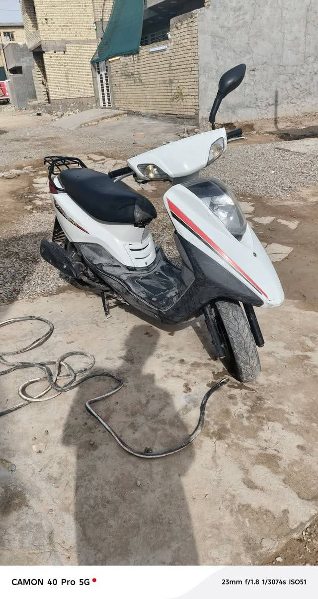 دراجة بريز نضيفة كفرات اصلية كهربائات شغالة دراجة نضيفة جداً سعر 450مكاني الامين الثانية ***********
