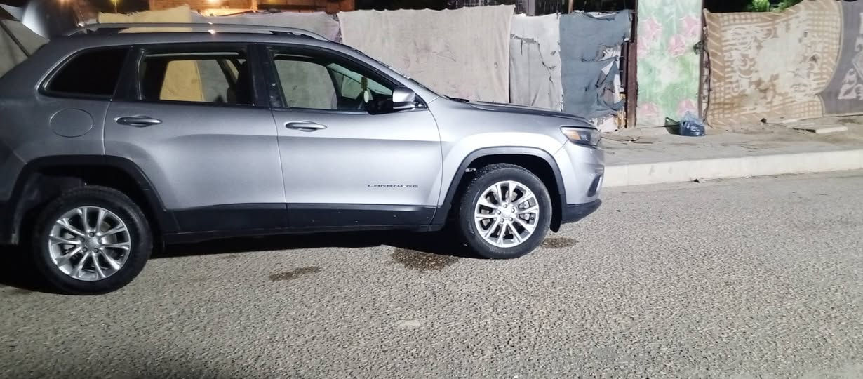 يا الله جيب شيروكي بزون موديل 2019مكفوله سياره جديده وجاهزه بيع او مراوس حسب القناعه الستفسار على رقم ***********
