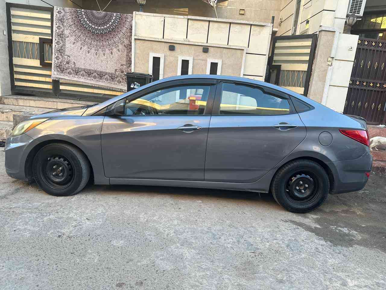 السلام عليكم
اكسنت مودل 2015 امريكي 
ماشية 140 الف ميل وقابل للزيادة
السيارة بيها ضربة بالجاملغ مثل ما موضح بالصورة 
والمحرك والكير بلادي مكفولات 
محركها 1.6GDI 
بيها سونار جديد وجاهز للاستخدام مباشرة الرقم بغداد وتحويل مباشر ثاني يوم 
والسيارة بيها شاشة وكامره 
ومطاك ايرباك السيارة
والتواصل على الواتس فقط
سعر السيارة 85 وبيها مجال للشراية 
***********
