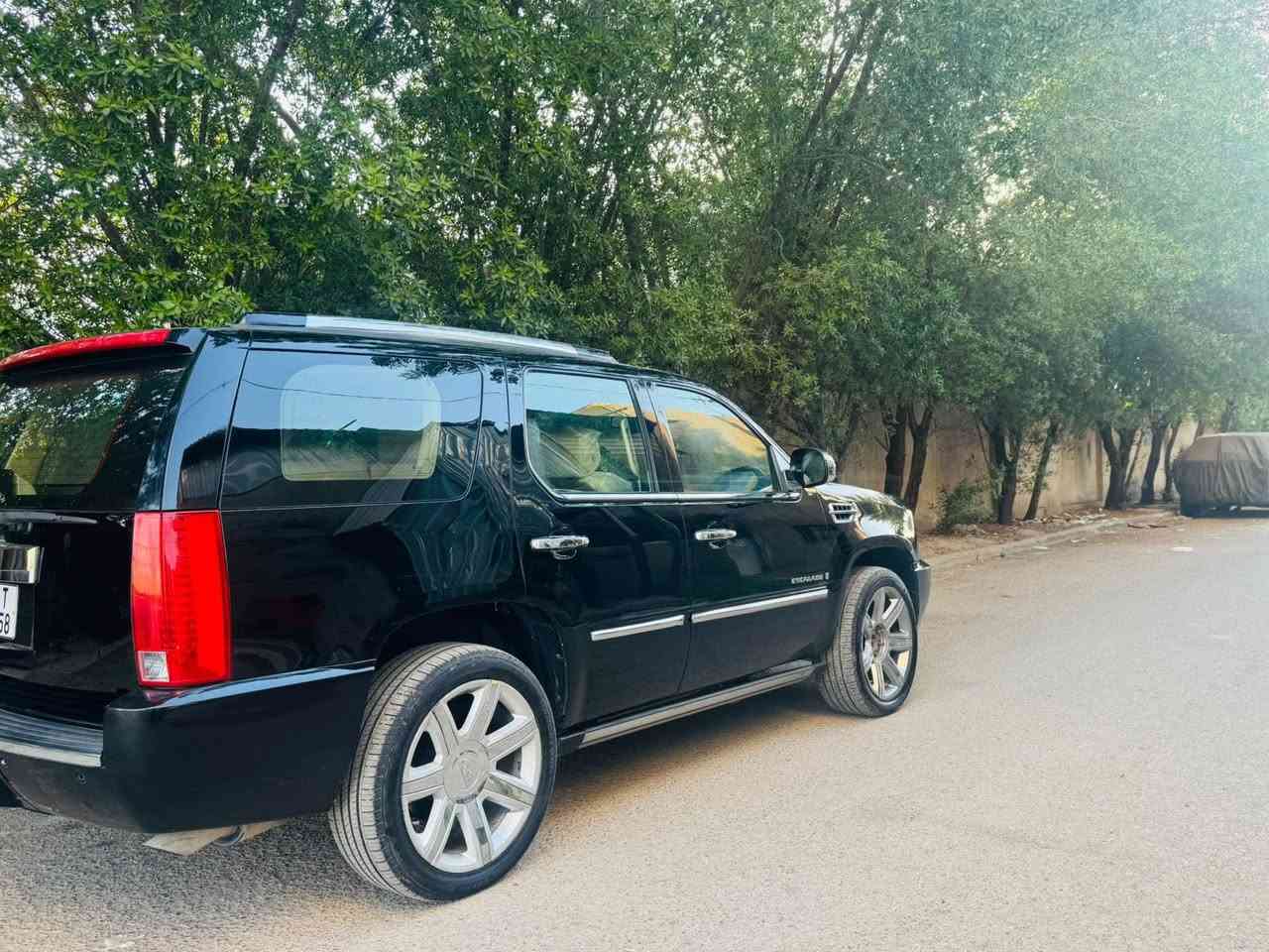 سلام عليكم ؟ بيع مستعجل 

خليجه خليجه 

كدلاك 2008 ب اسمي شخصيا 

السعر : 153$ وبيه مجااال 

اتصال : ***********

سياره بيه مكانات صبغ 

مكينه 5300
فور ويل 
موصفاته معروفه 

تخم تاير 

ويل كروم 

فول موصفات فتحه داخل عسلي قاصه
