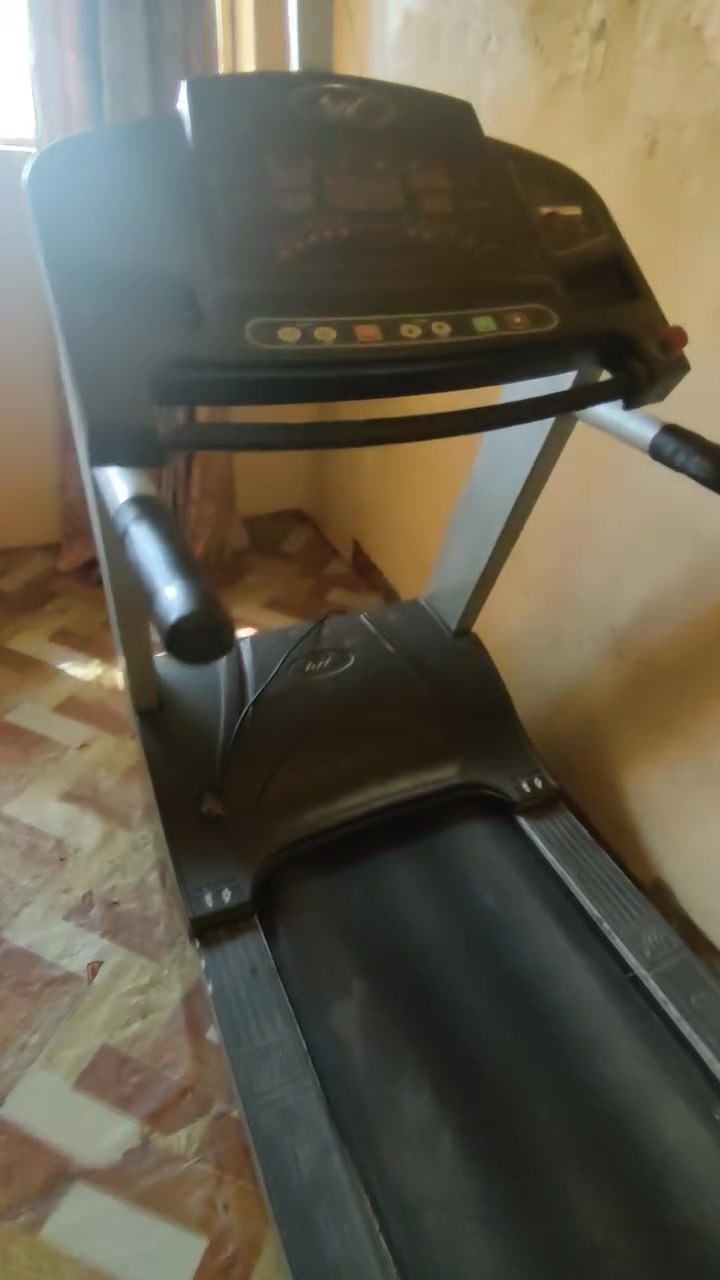 اخوتي الاعزاء كما ترون جهاز لايف فتنس مستعمل قليل جيد ومتروك مع طاقم عدة اوزان وشفتات وحقيبة ايضا مستعمله سعر البيع 750 مع الحقيبه والاوزان


**إذا كنت صاحب هذا الإعلان وتريد حذفه لأي سبب، رجاءا أرسل رسالة إلى الدعم الفني**