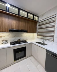 شركة النيزك للمطابخ والديكورات تتفيذ مطبخ في مجمع ابن فرناس تصميم | تن...