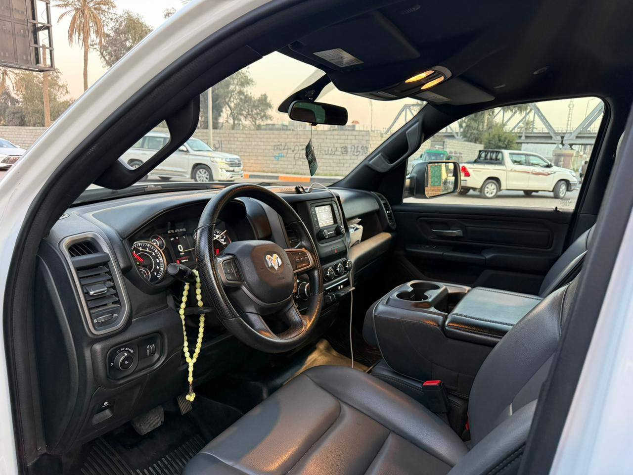 ‼️‼️بيع مستعجل‼️‼️

‼️سعر مناسب🔥💵‼️

السلام عليكم 
رام 2023 4×4
رقم ديالى الدولي الجديد (مميز🔥) بأسمي
المحرك: 6 سلندر 
وارد امريكي
باب قصير...بدي طويل 
ماشيه: 25 الف
المواصفات: Tradesman🫀🔥
* شاشة صغيرة 
*مقاعد جلد 
*قطعتين تبريد 
*6 راكب 
* فورويل 
*كامرة خلفيه
Auto stop*
*سايد بريك كهربائي
*نظام السحب 
* نظام ال e-torque الكهرباء مساعد بتقليل صرف
* وباقي مواصفات الرام المعروفة

الصبغ: جاملغ وبنيد فقط
السعر: 215 وبيها مجال بسيط🔥💵
الموقع: ديالى بعقوبة
للاستفسار: ***********
