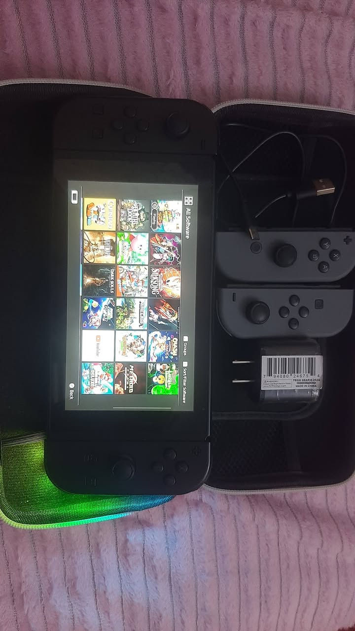 السلام عليكم متوفر جهاز NINTENDO SWITCH 
نضامين اولاين و اوفلاين تكدر موجود فورت نايت و يوتيوب ومن أبرز العاب 
CRASH4 
CUPHEAP
DARK SOULS 
وياه كامل ملحقات الحهاز ويا 4 يديات
سعره 250 الف عنوان بغداد وبيه مجال للطيبين وللتواصل ***********
