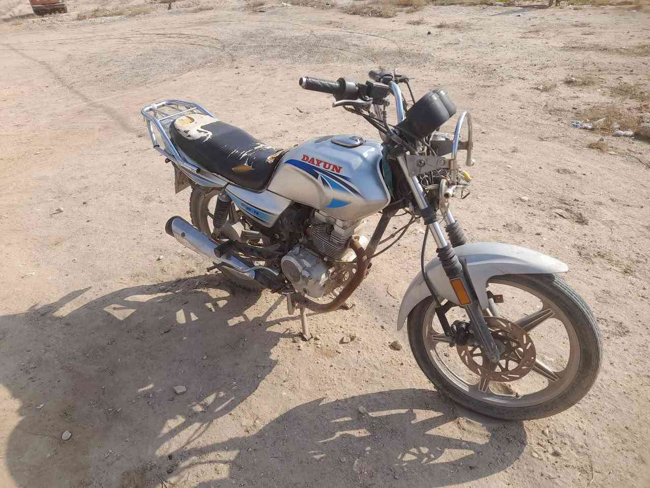 دراجه دايون للبيع  موديل 20 الدراجه يحتاجله ترتيبات بصيطه مثل الايت والجوزه فقط لئن السويج ضاع وفالت فيشه والباقي مكفوله شرط محركه نضيف وصوته ناعم تجي وتشوف بس اني اكلك عوزله كلجات اذا سرعته ماعجبتك بس بدل كلجات ب15الف البلاديات الدراجه مكانه كربلاء طريق كربلاء نجف عمود 946 الدراجع رايده ب450 وبيه مجال بصيط خاص ماكو اتصال ***********
