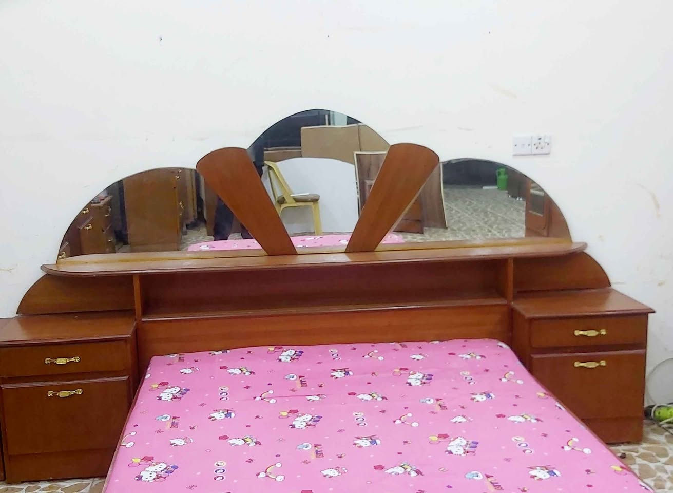 للبيع غرفة نوم صاج عراقي السعر 550  وبي مجال 
*********** كركوك, العراق
