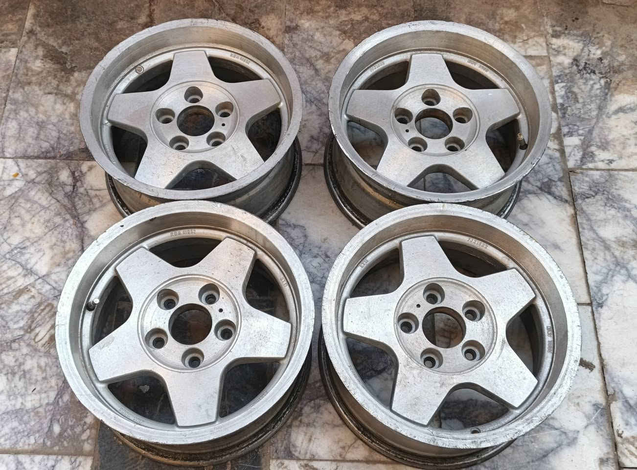 للبيع... حجم 15
200 الف قفل 
***********
