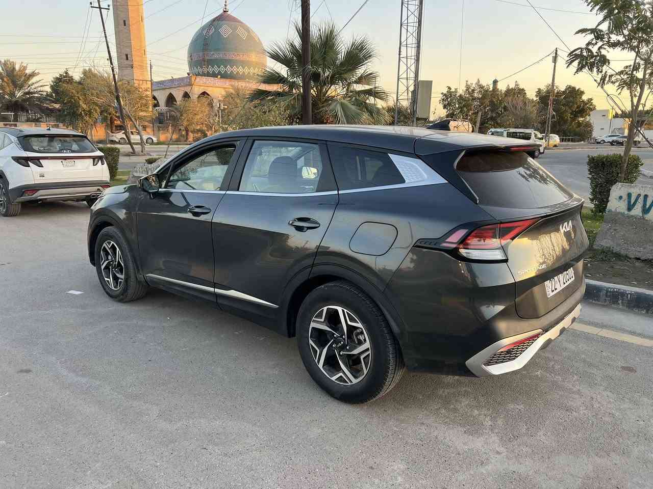 ياالله السلام عليكم كيا سبورتج موديل 2023 وارد امريكي رقم اربيل دخول جديد فحص وهسه وسنويه كله جديده تريد وكاله تريد تحويل مواصفات عاديه كامره دواره هندبرك بصمه حساسات خلفيه رادار امامي جانبي خلفي ويل كب تحكمات استيرن حادثه واضح بالصوره أرباك إستيرن وبرده صور الحادث بالمنشور جاملغ وبنيد مبدل وصبغ الأماكن المتضرره وتصليح الغد من فوك الشاصي مابي شب بارد ع كد شبر بالمقدمه مال قماره كير مكينه مكفوله المحرك ٢٥٠٠ 
ماشيه 47 الف  

السعر 152 ورقه بيه مجال بسيط  وماكو هيج سعر
بالخير ع ياخذه 
مكان السياره بغداد حي الاعلام الاتصال على هذا الرقم ***********
