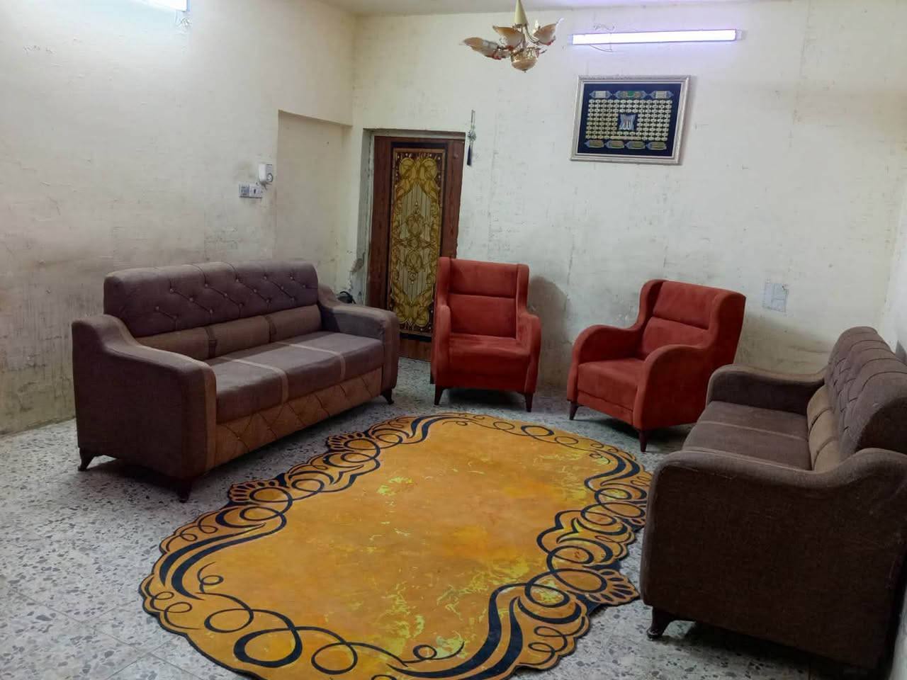 تخم 8 مقعد نظيف
  سعره 240 وبي مجال مكان
 البياع يوجد توصيل بكروه ب واتساب
 ***********
