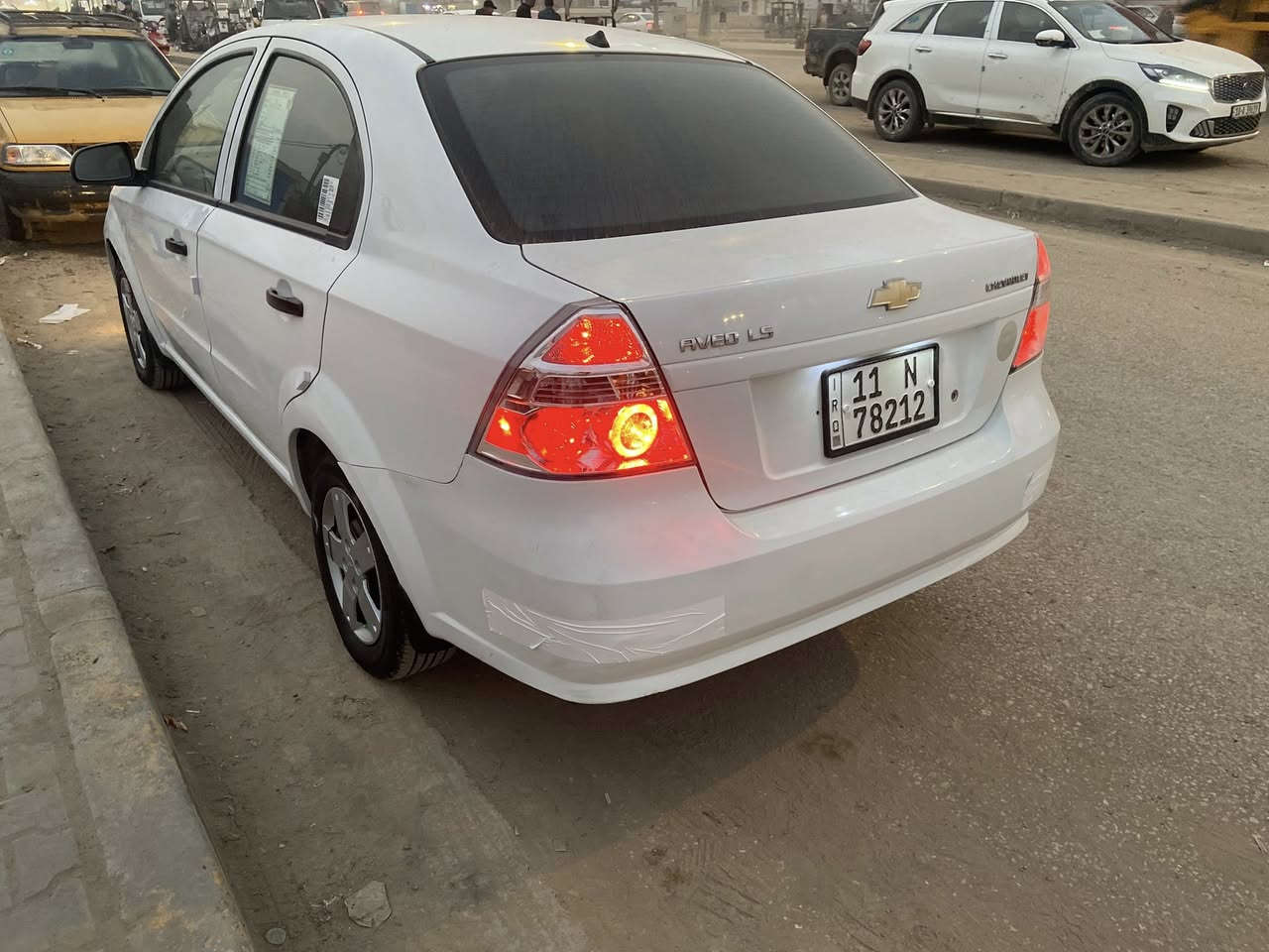 السلام عليكم 
افيو موديل 11 الشركة العامة
السيارة مكفولة من ضربة وصبغ فقط هلال جاملغ خلفي وباقي كفالة كير محرك تخم تاير السيارة جديدة 
السيارة باسمي رقم بغداد 83 بية مجال بسيط 
مكان بابل ***********
