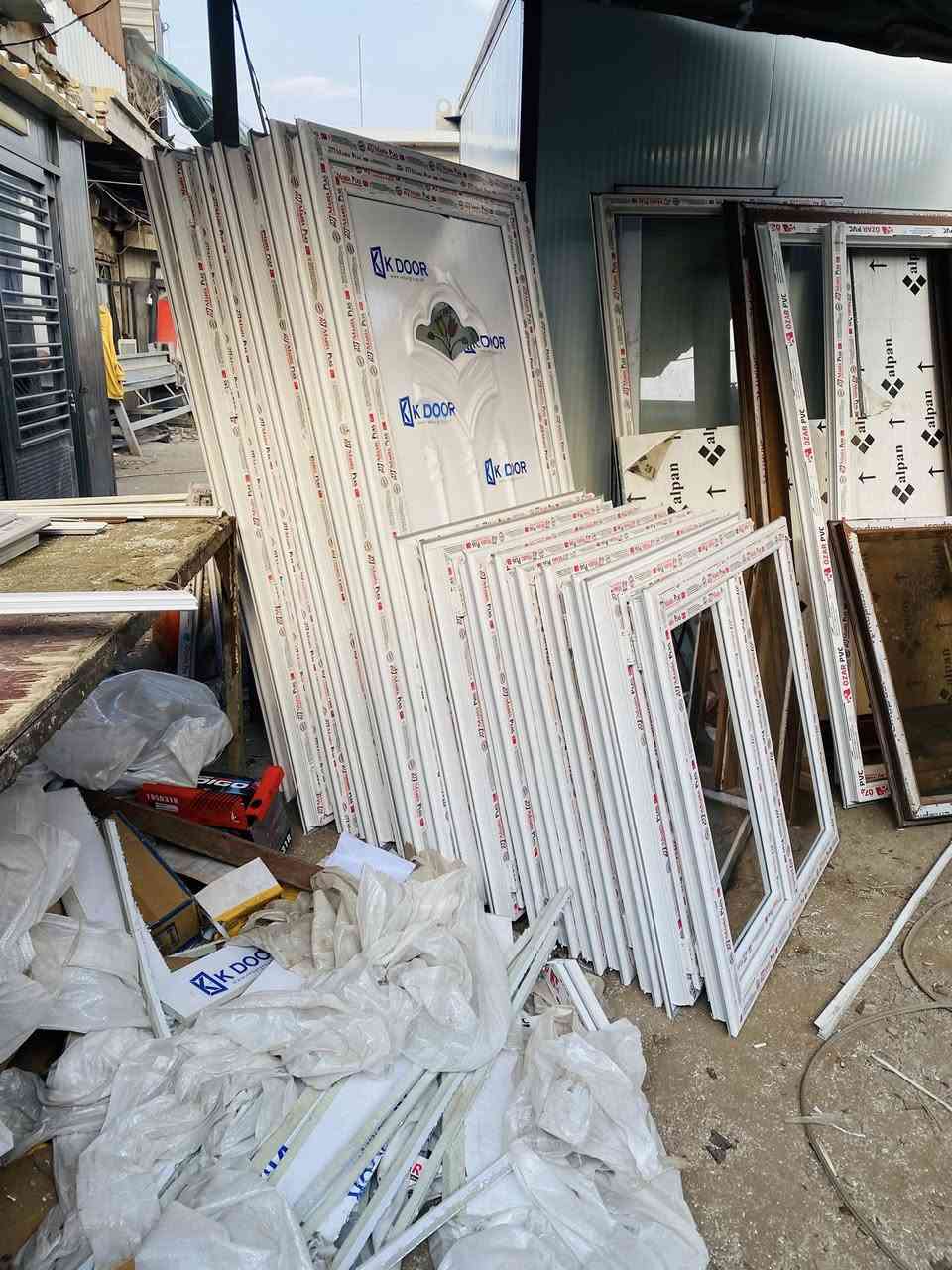 السلام عليكم احبائي معمل التركي في  بي سي والمنيوم اسعار تنافسية للابواب والشبابيك والقواطع تركي درجة اولى نصنع جميع القياسات  للاستفسار والطلب اتصل على***********
