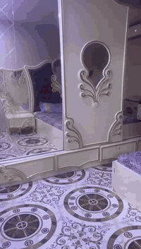 السلام عليكم غرفه مال اخشاب تركيه للبيع سعر 400وبيها مجال المكان وره الكراج تعال شوفه يلا تشتري. ‏‪***********‬‏
