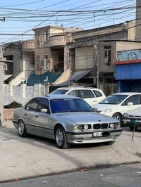 ئۆتۆمبێل: بیئیم مۆدیل ١٩٩١   کامل کراوەتە ٩٥  سلایت و کوشین جلد   ســـ...