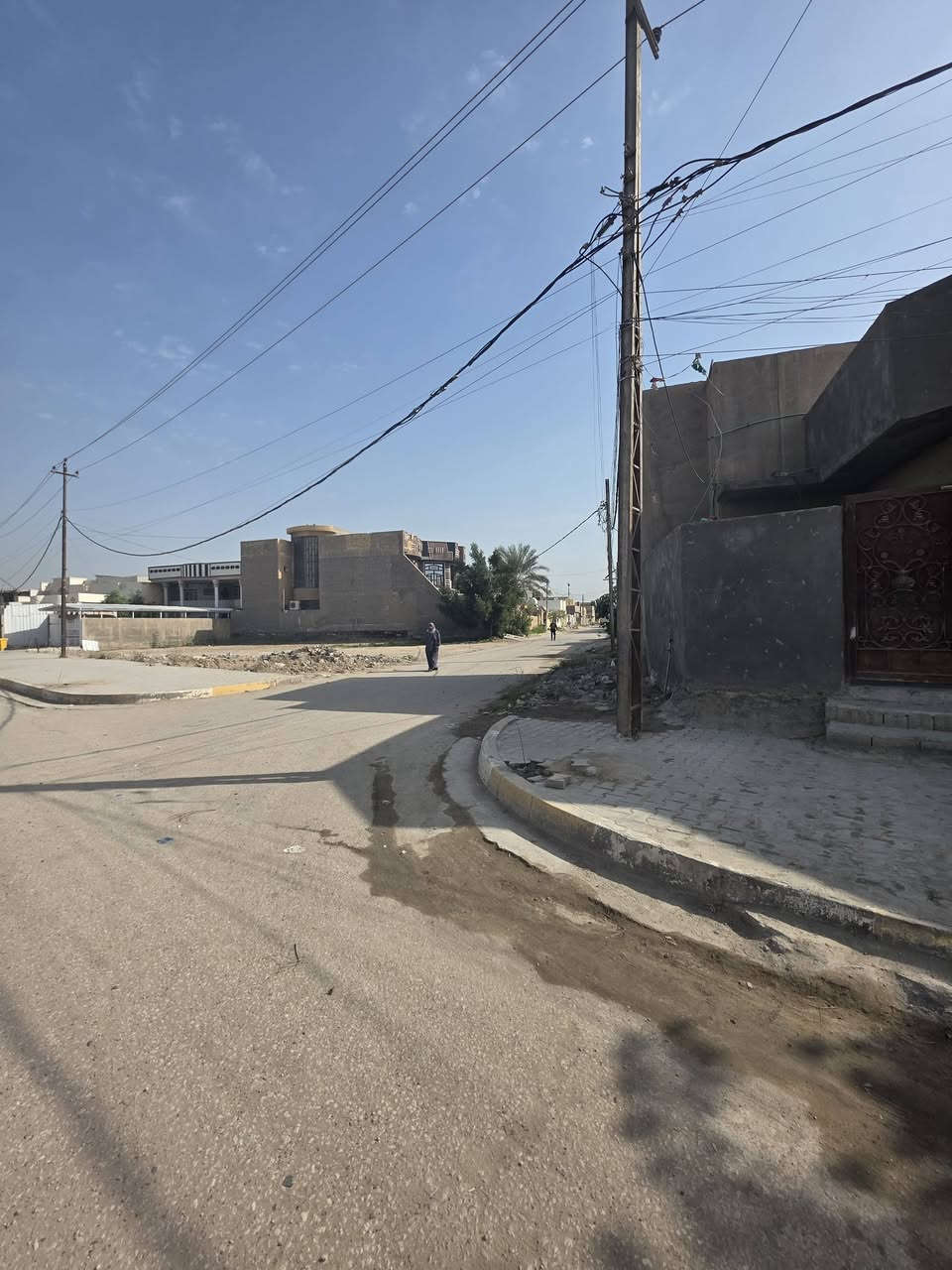 السلام عليكم
موقع تجاري  للبيع طــــــــابــــــــــو ملك صرف ركن على شارعين 

الموقع المحاويل بدايه حي النور مجاور مدرسه عراقي الجديد 

  المساحه 482 متر في السند واقع حال اكثر 

السعر خاص 

للأستفسار زياره مكتب المحامي علي راجي العلواني الكائن المحاويل حي ١٧  او الاتصال على الأرقام التأليه 

***********

***********
