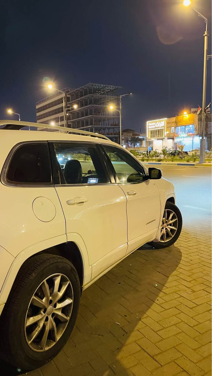 جيب بزون 2017 سته سلندر لمتد فول مواصفات للاخير  
باورناما كامله تفتح قطعتين كشنات جلد تبريد تدفئه كشنات و ستيرن و مري جانبيه وضعيات قياده شاشه و كامره بلاديه و هواي مواصفات رقم اربيل باسمي تحويل جديد سنويه ل30 
125 ورقه 
***********
مكان السياره البصره Singapore
