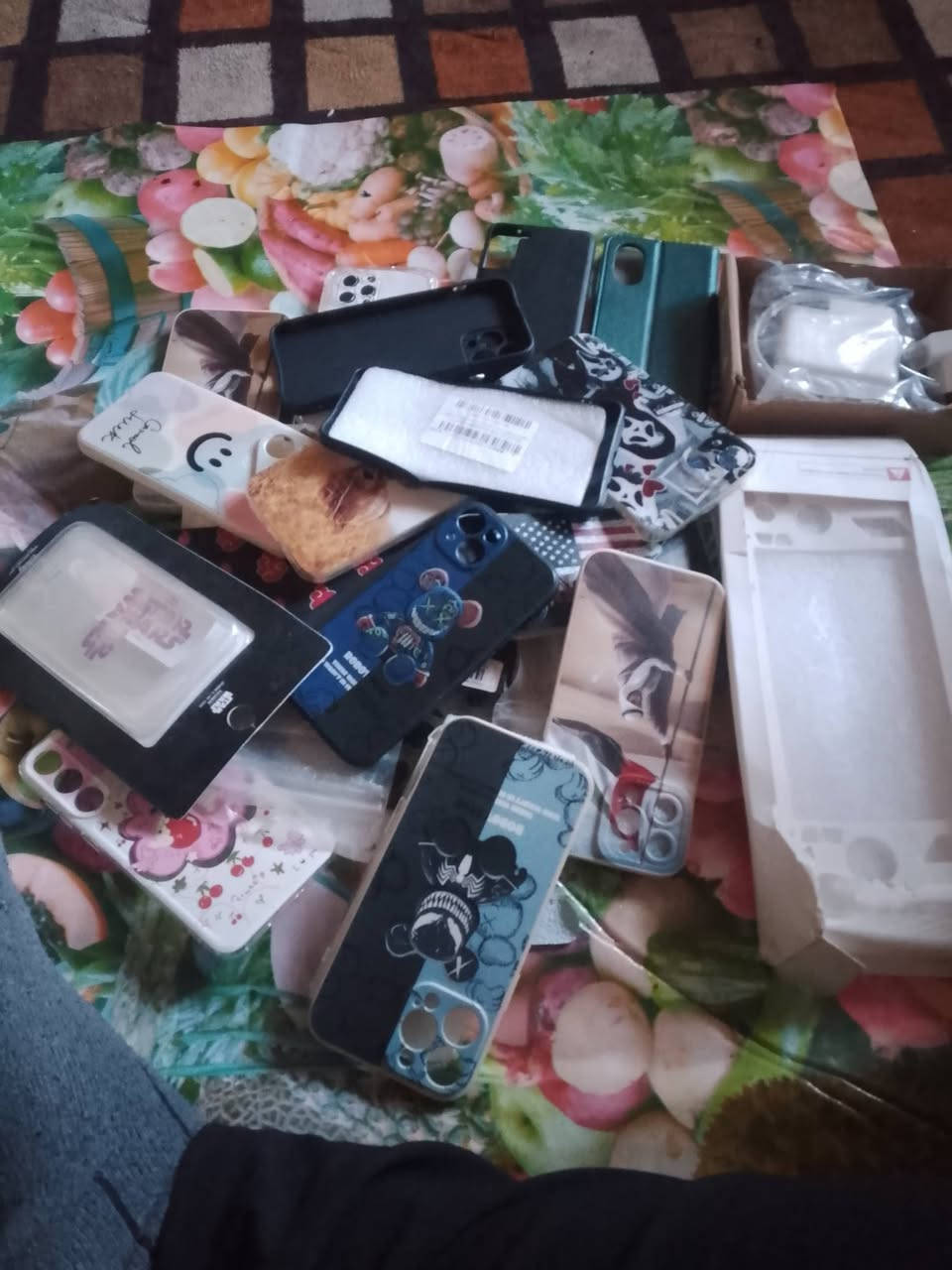 مجموعة ضد كسر 35 قطعه وا
مجموعة غلاف موبايل حديث مو قديم تقريبا 20 قطعه لو أكثر أو أقل 

كلهن اب 13 الف فقط 
مكاني كركوك حي بدر 
اتصال ‏‪***********‬‏
مع شاحنه لابتوب او كمبيوتر
